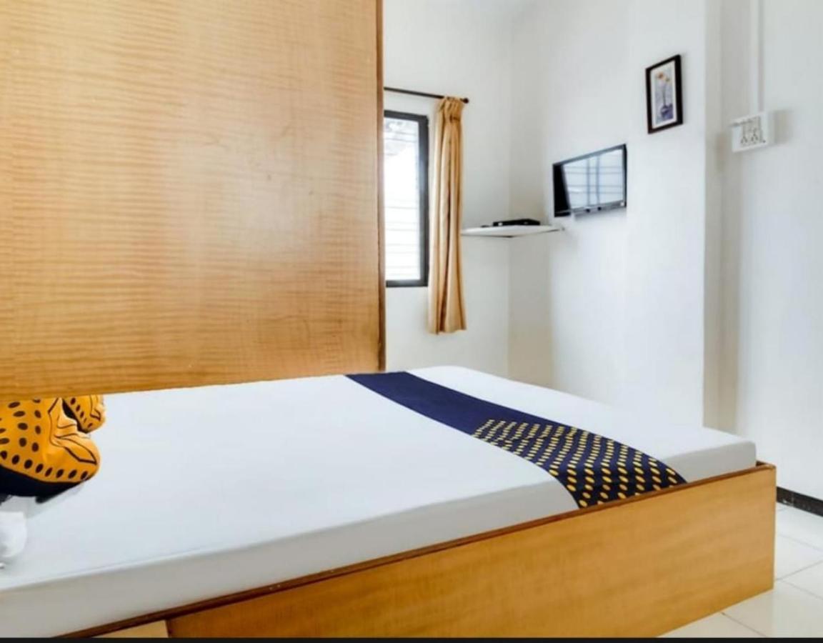 Hotel Rahi นาสิก ภายนอก รูปภาพ