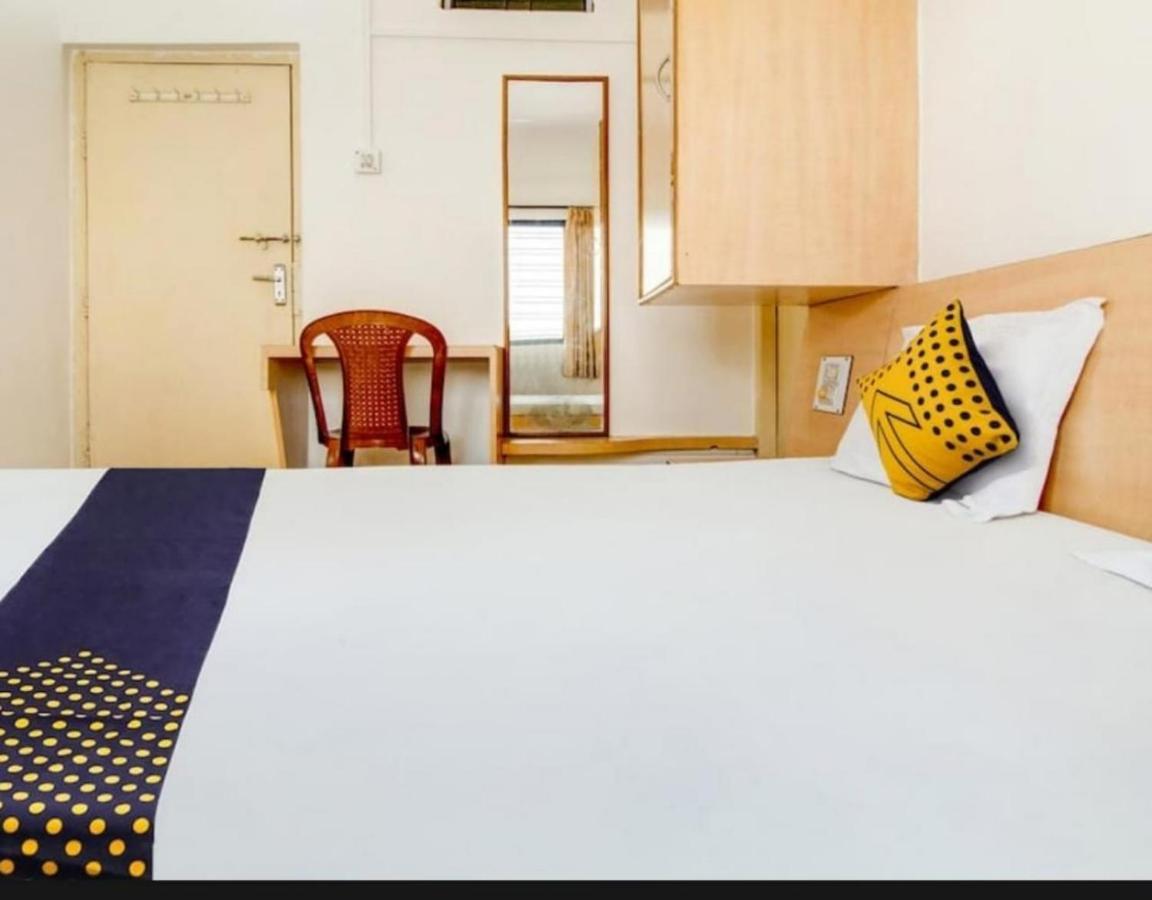 Hotel Rahi นาสิก ภายนอก รูปภาพ