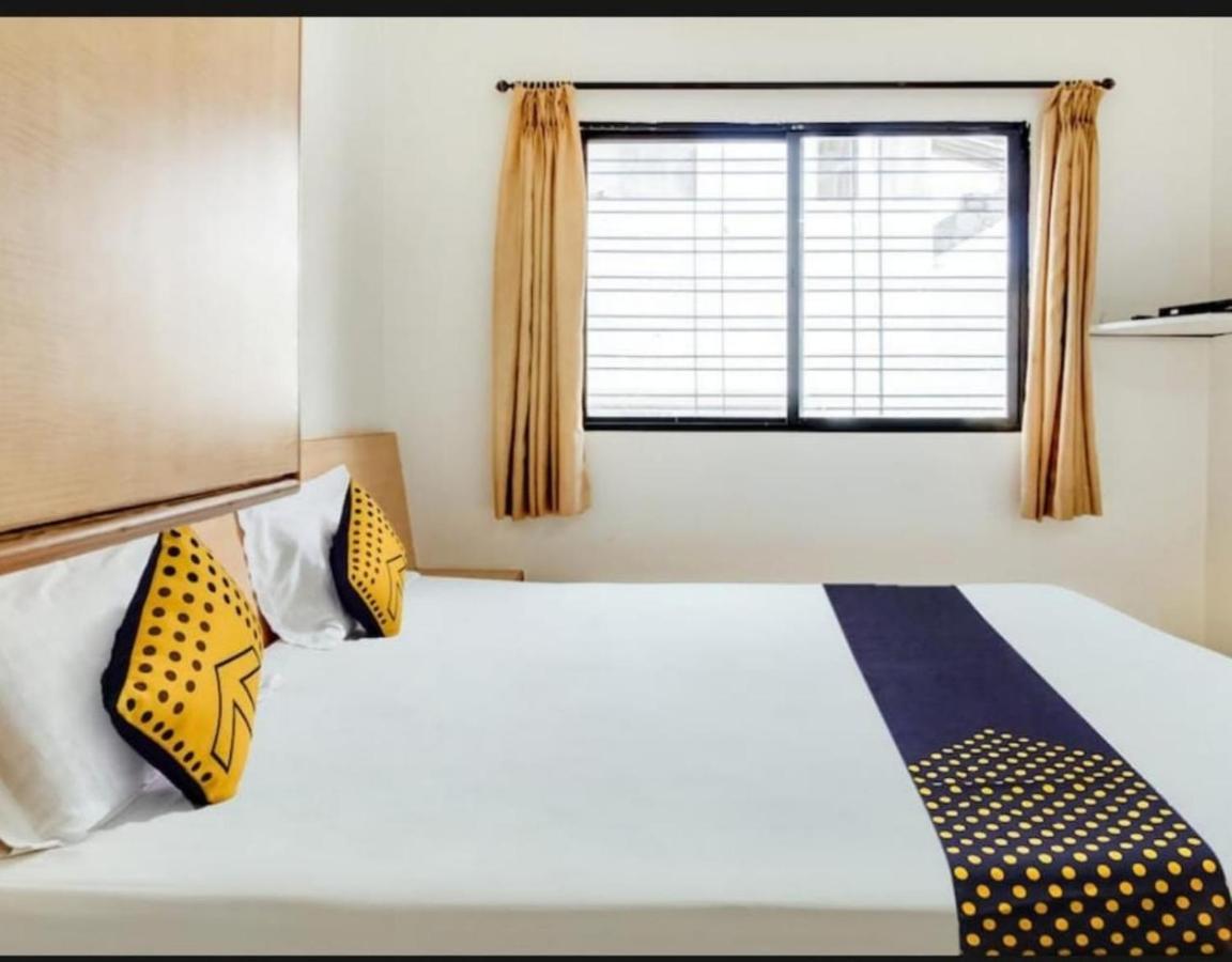 Hotel Rahi นาสิก ภายนอก รูปภาพ