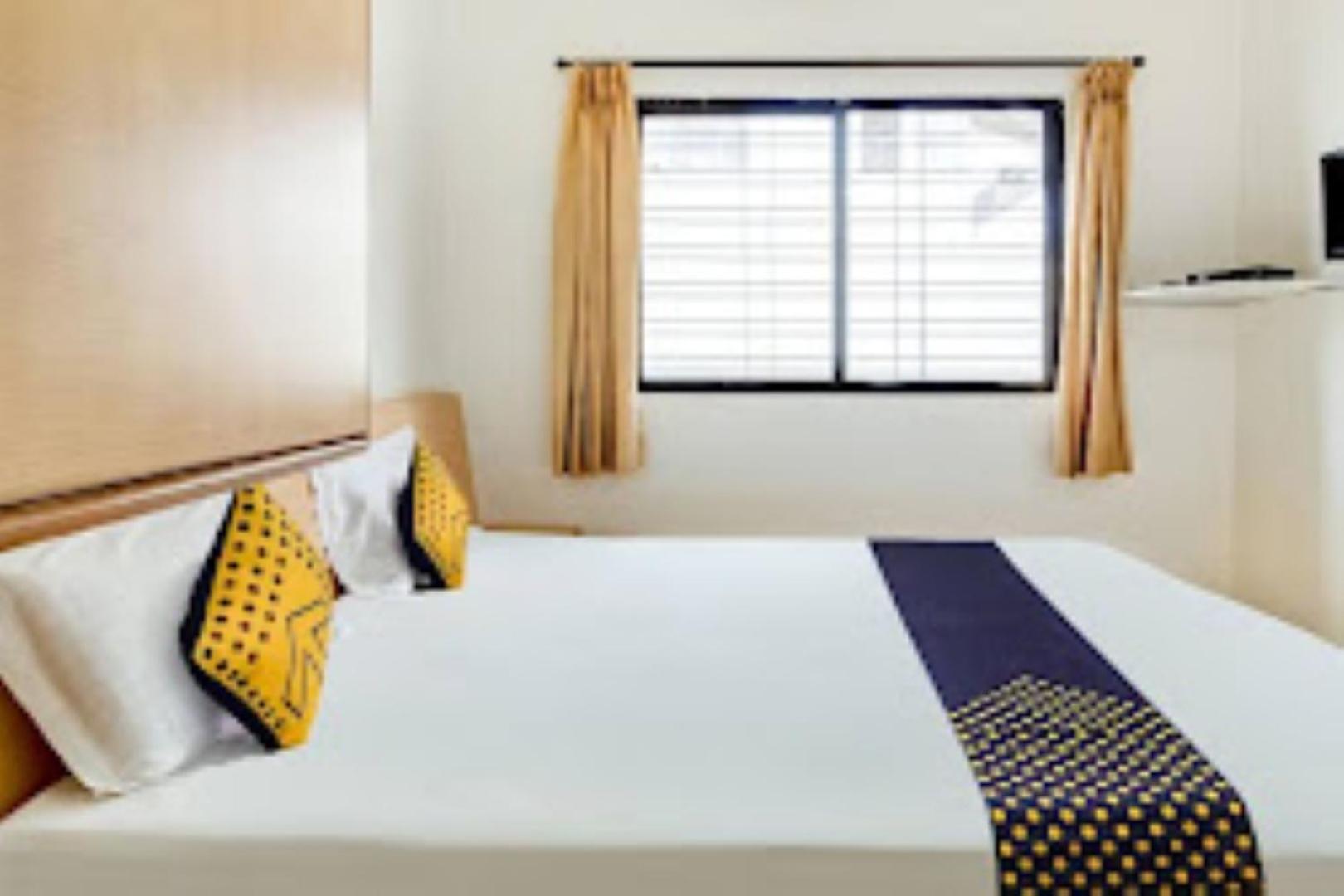 Hotel Rahi นาสิก ภายนอก รูปภาพ