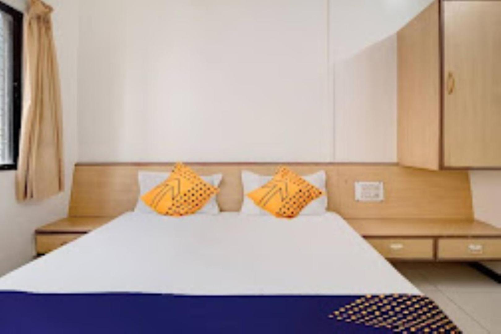 Hotel Rahi นาสิก ภายนอก รูปภาพ