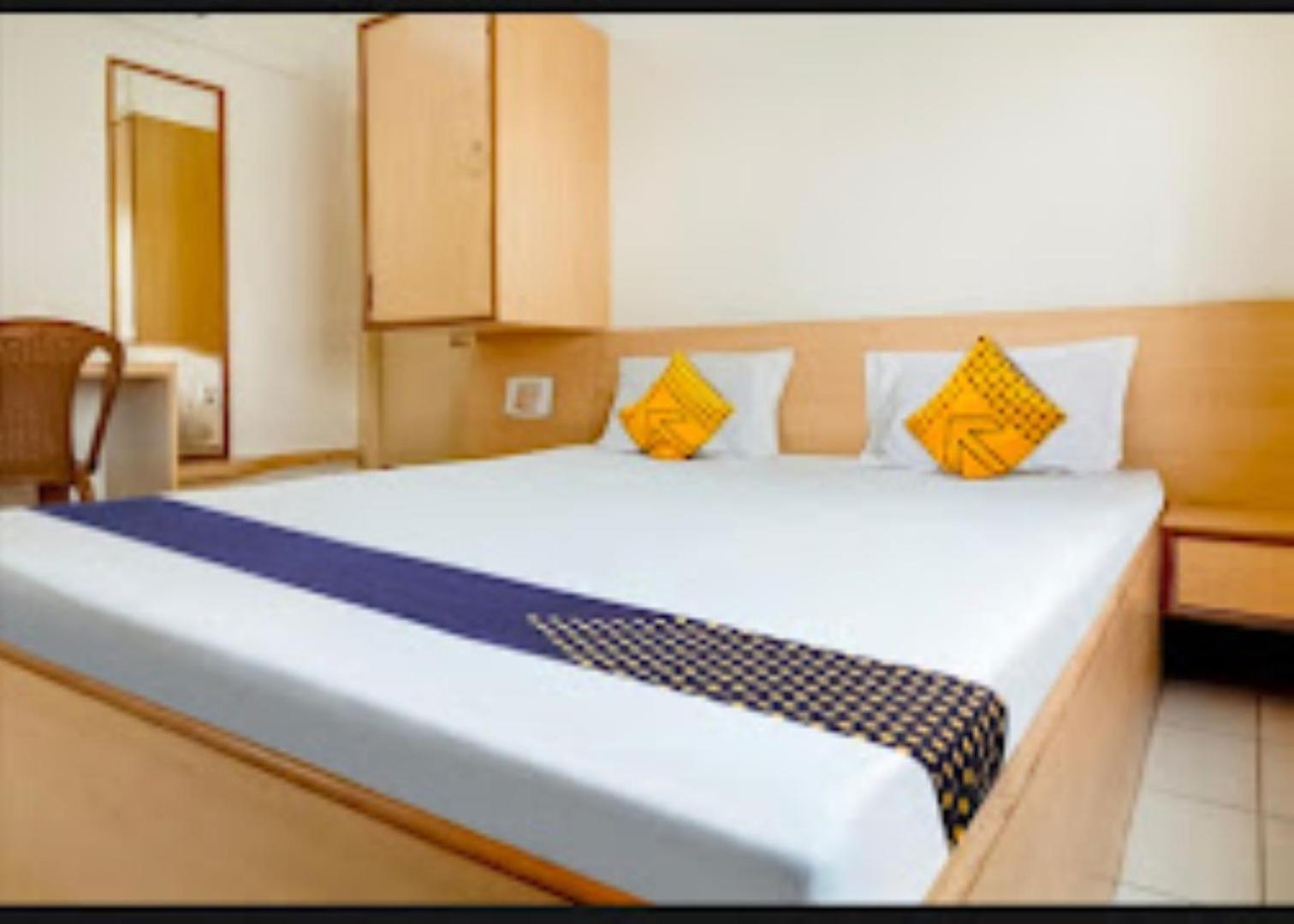 Hotel Rahi นาสิก ภายนอก รูปภาพ